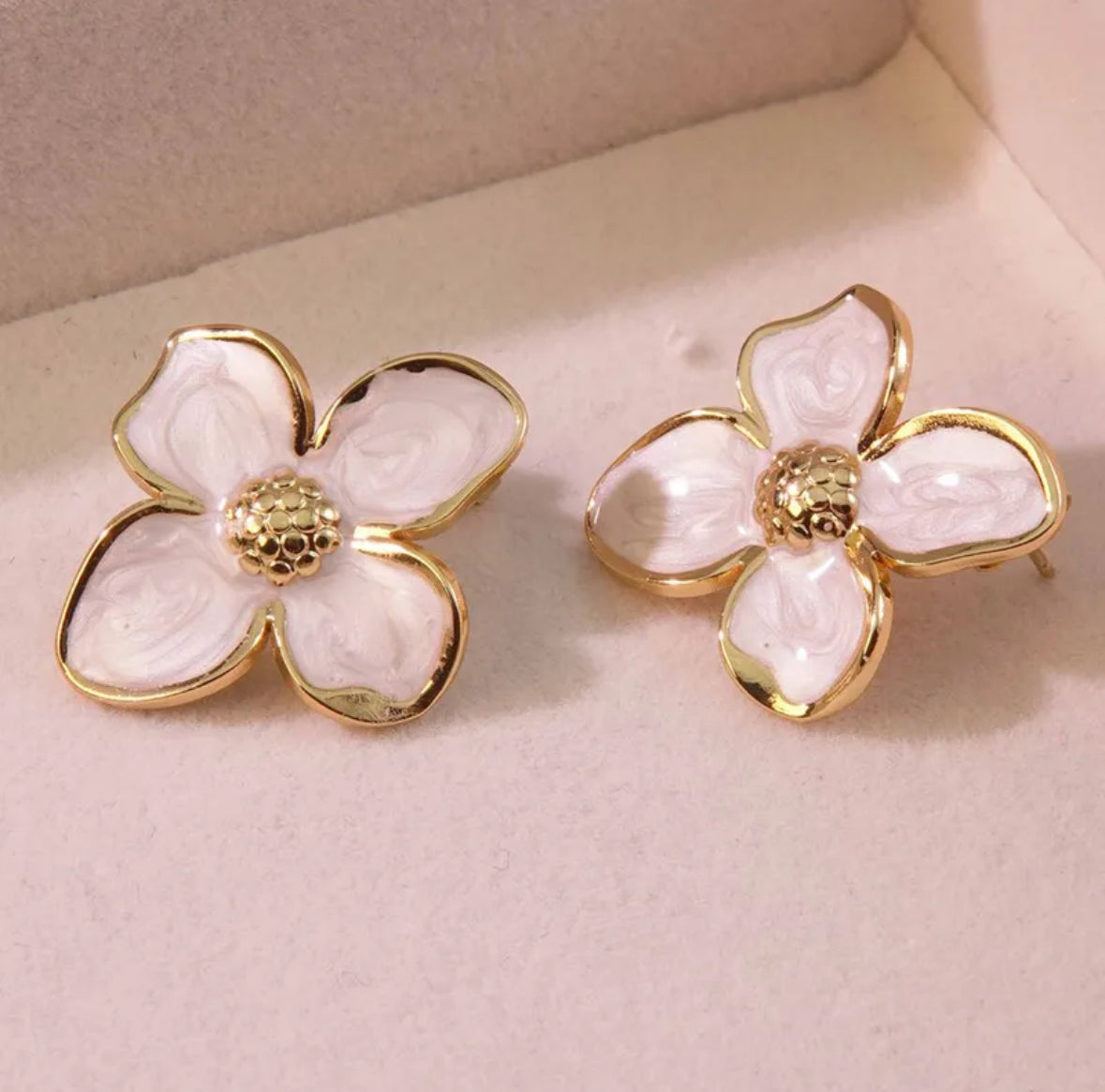 boucles d'oreilles fleurales